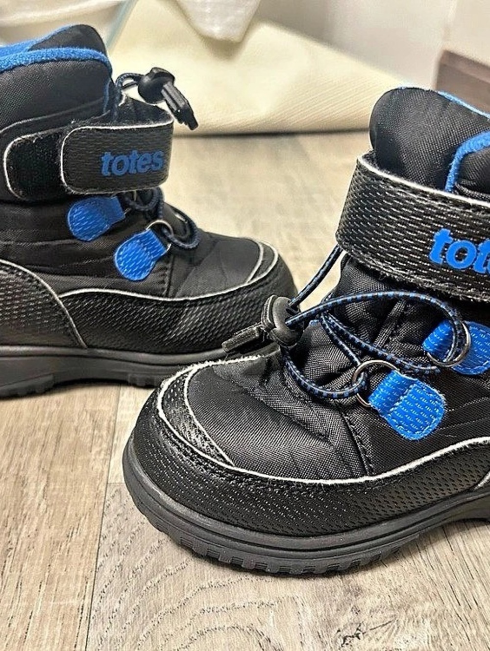 totes Kids Black & Blue Boots